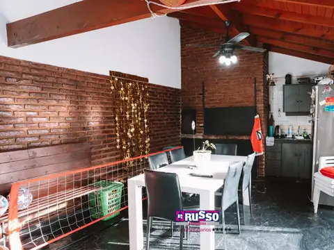 Casa 6 ambientes con 4 baños