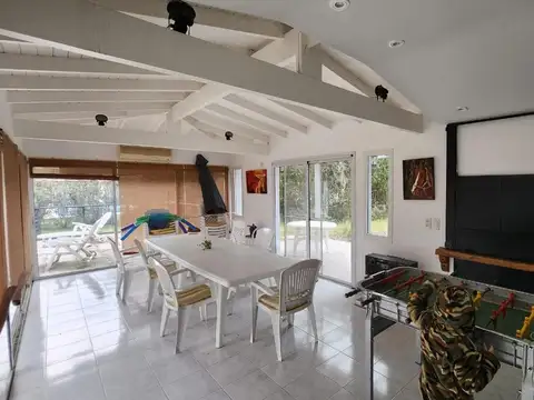 Casa en Venta con 4 cocheras