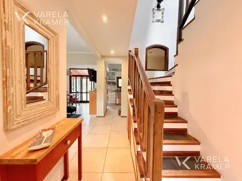 Casa 5 ambientes con 2 baños