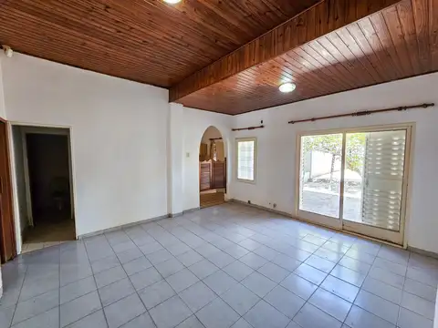 Casa 5 ambientes con 1 baño