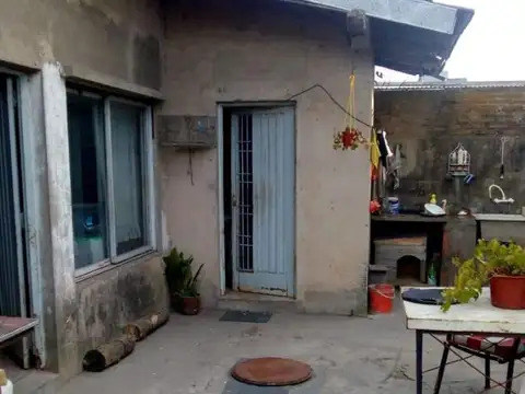 156 Esq. 17 - CASA A RECICLAR DE 3 DOR (BERISSO)