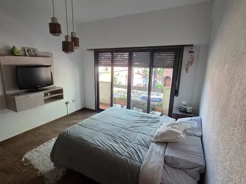 Avenida Hipólito Yrigoyen 1000