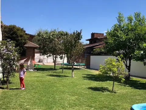 Casa 6 ambientes con 4 baños