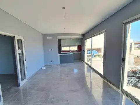 Casa 5 ambientes con 3 baños