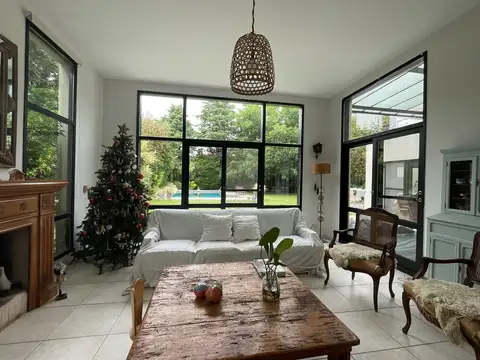 Casa en Alquiler Temporal con 3 cocheras