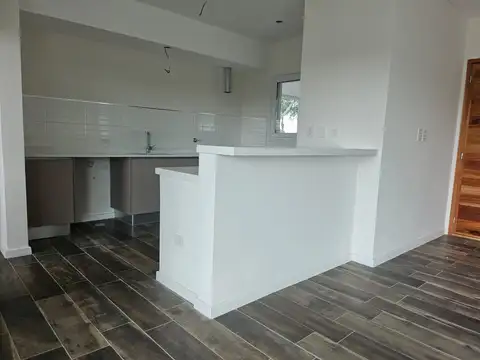 Casa 4 ambientes con 2 baños