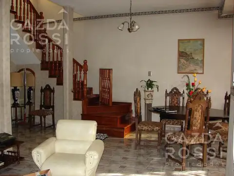 Casa 5 ambientes con 3 baños