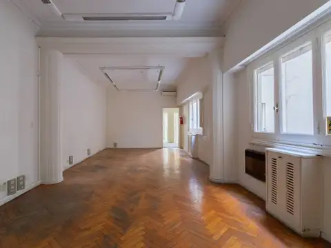 Av Quintana 200. Apto Profesional. Oficina