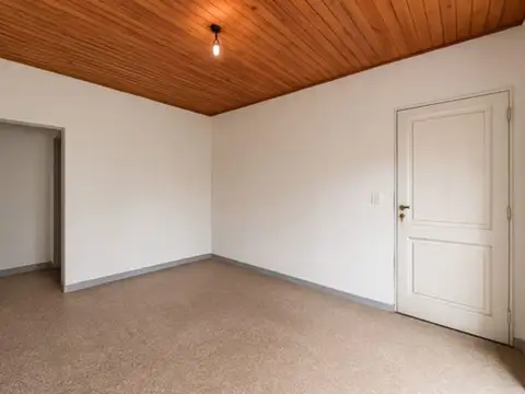 Casa 4 ambientes con 1 baño