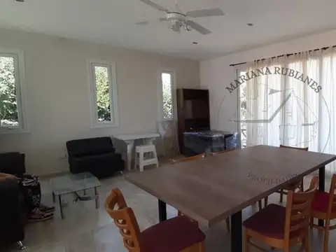 VENTA CASA- EL CANTON BARRIO ISLAS-4 AMBIENTES-PILETA