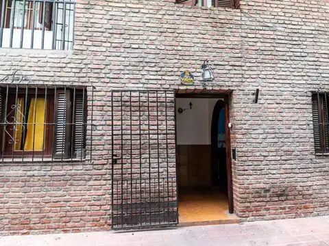 Macrocentro. Avenida Hipólito Yrigoyen 200