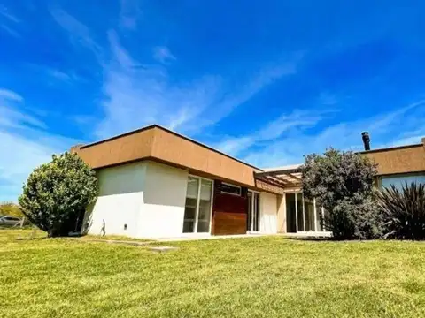 Casa en venta - 3 Dormitorios 2 Baños - Mar del Plata