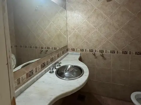 Oficina 10 ambientes con 5 baños