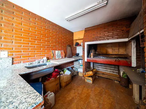 Casa en Venta con 4 cocheras