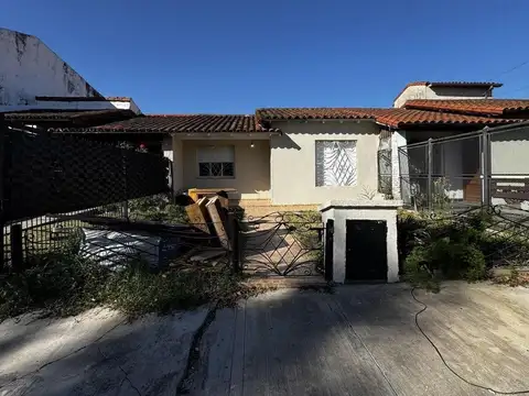 marinero rojas 2300. Entre Libertad y Aviador matienzo