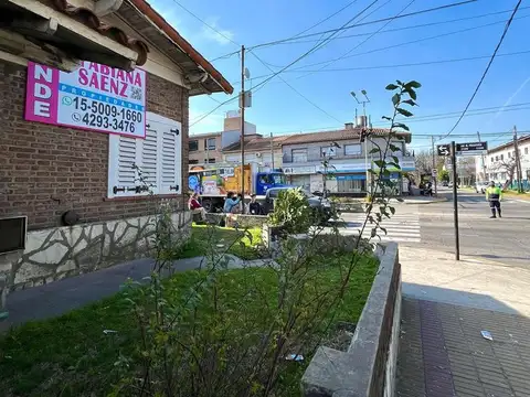 Venta Casa Turdera/ Esquina Estratégica