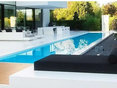 Casa en Venta con 3 cocheras