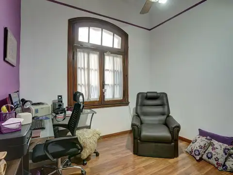 Venta Casa Flores de 6 ambientes  Quincho Terraza