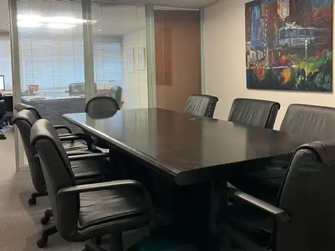 V. Olaguer y Feliu 2462 (Belgrano) Oficina. Sala de espera, 5 despachos, sala de reunión. 106 m2
