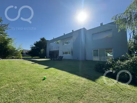 Venta de casa en Barrio Fincas de San Vicente sector Chacras