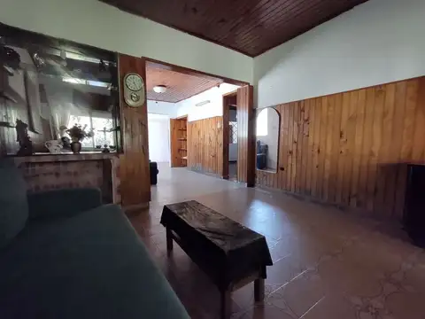 Casa 5 ambientes con 2 baños