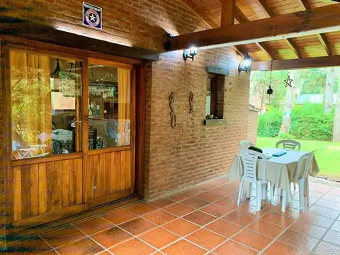 ENCANTADORA CASA A LA VENTA EN COSTA DEL ESTE