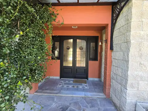 Casa 5 ambientes con 4 baños