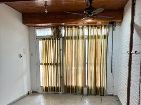 Departamento en Alquiler en Lisandro De La Torre, $ 290.000