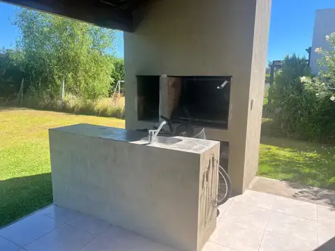 Casa en Venta en Pilar del Este - San Eduardo, USD 143.000