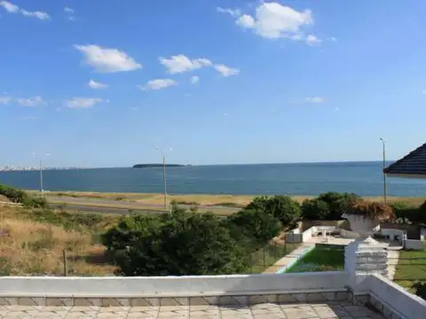 Casa 5 ambientes con 6 baños