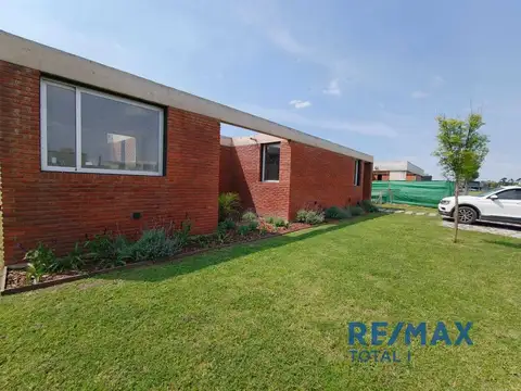 Venta casa 3 dorm pileta Prados del Oeste Moreno