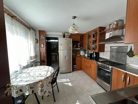 Casa 7 ambientes con 12 baños