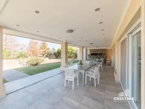 Casa 6 ambientes con 4 baños