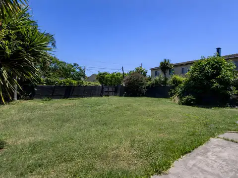 VENTA CASA DE 4 AMBIENTES CON AMPLIO GALPÓN EN QUILMES