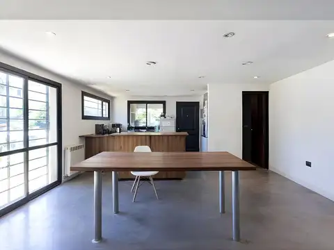 VENTA CASA DE 4 AMBIENTES CON AMPLIO GALPÓN EN QUILMES