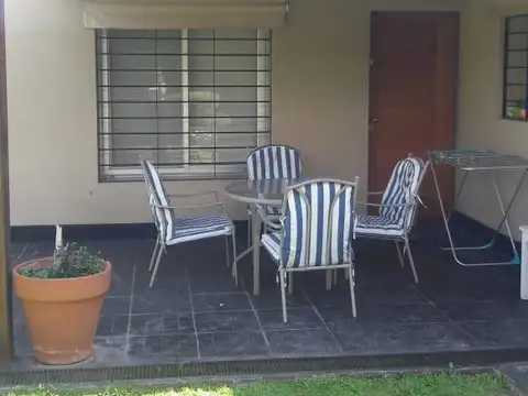 Casa 7 ambientes con 2 baños