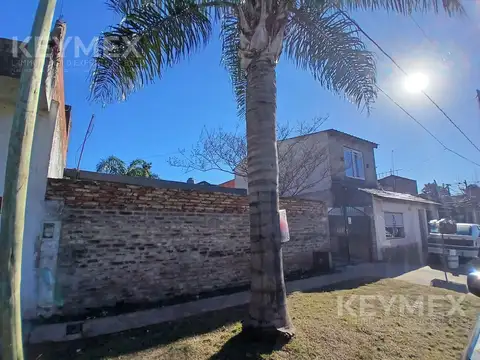VENTA CASA EN MORON CON PARQUE DE 3 AMB Y COCHERA 4 AUTOS