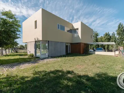 CASA EN VENTA EN BARRIO CERRADO LAGOON PILAR.