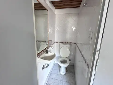 Oficina 4 ambientes con 4 baños