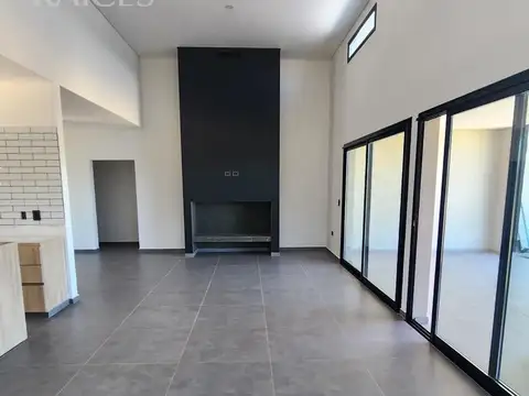 Casa en Venta en El Cazal, USD 255.000