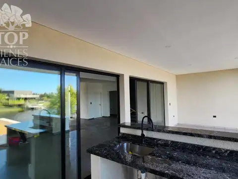 Casa en Venta en El Cazal, USD 255.000