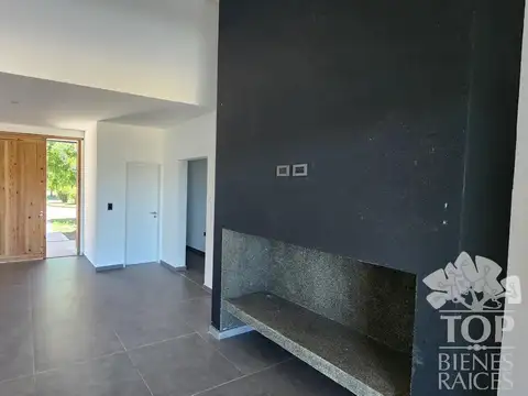 Casa en Venta en El Cazal, USD 255.000