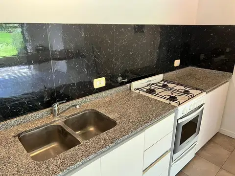 Casa 2 ambientes con 1 baño