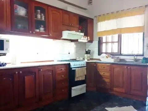 Casa 4 Ambientes en  Venta Ituzaingo Norte