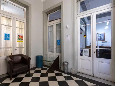 Oficina 13 ambientes con 2 baños