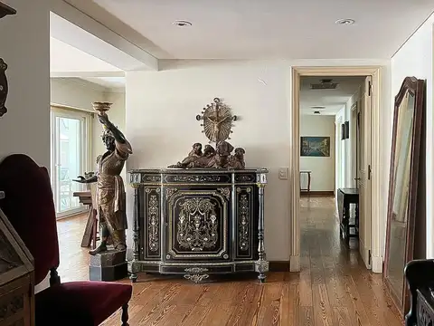 Casa en Venta Sobre Lote de 1.224 m² ubicado en Martínez, San Isidro - Jardín y Pileta