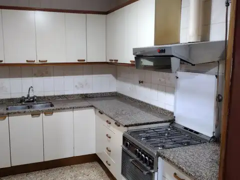 Oportunidad ! casa esquina Gonsalez del Solar . Aptitud come