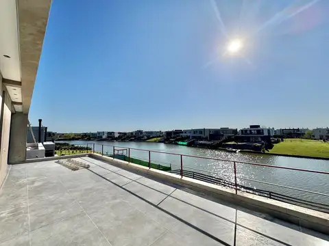 Casa al lago en venta en Carpinchos, Nordelta