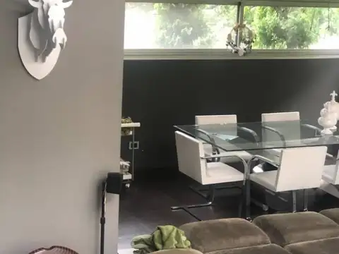 Casa en Venta con 3 cocheras