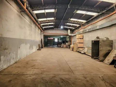 Galpon en Alquiler 61  mts Fondo